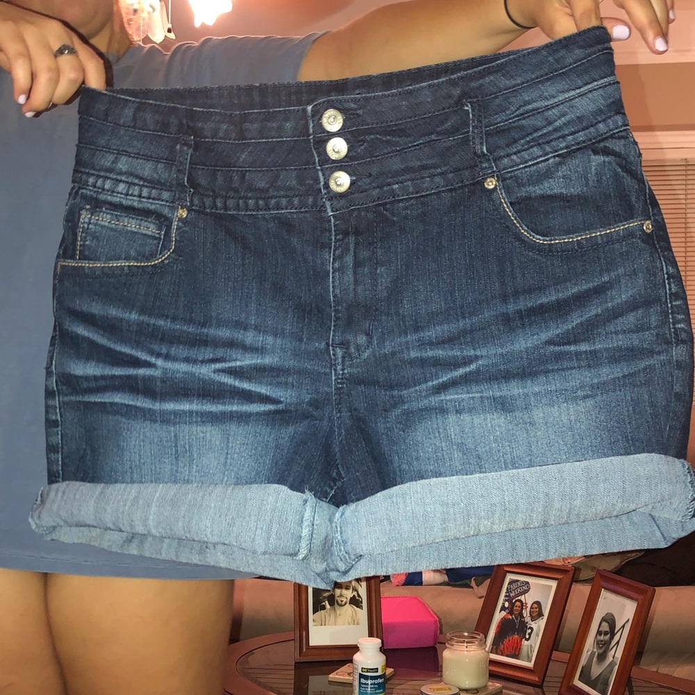 High-waisted jean shorts